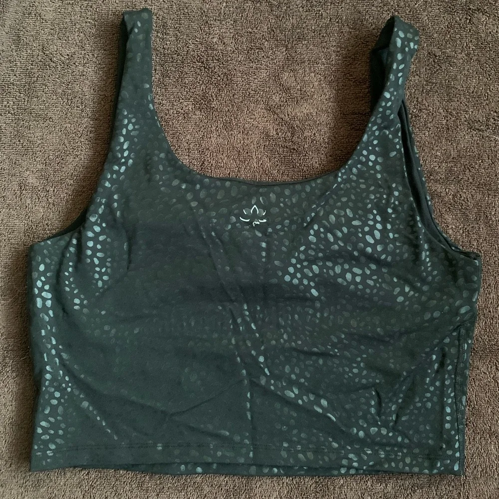 Beyond Yoga Rare Shiny Feline Keep it Simple Cropped Tank Black Shiny Foil - XL - Picture 6 of 8